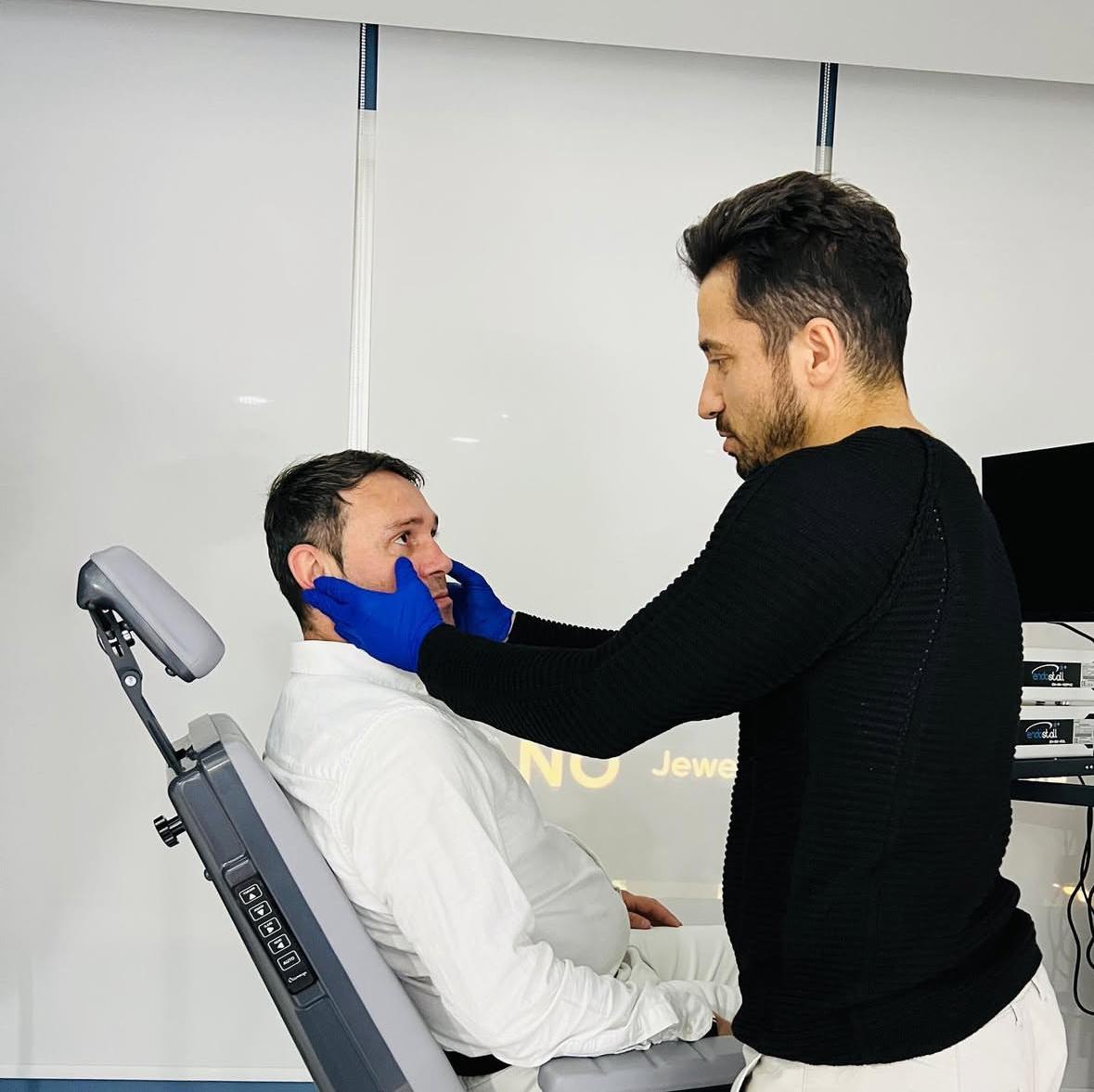 Antalya burun estetiği uzmanı Op. Dr. Tolga Oğuzhan